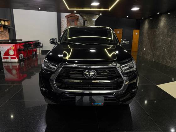 TOYOTA HILUX 2.8 D-4D TURBO DIESEL CD SRX 4X4 AUTOMÁTICO